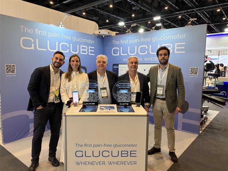 Equipo GLUCUBE en la WHX Dubai
